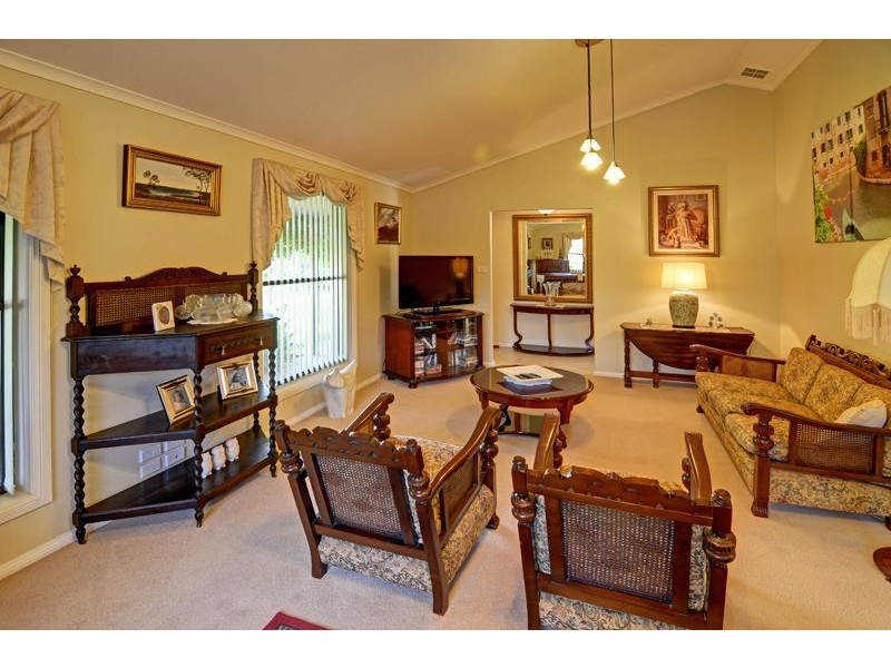 2 Homestead Close, Orange NSW 2800