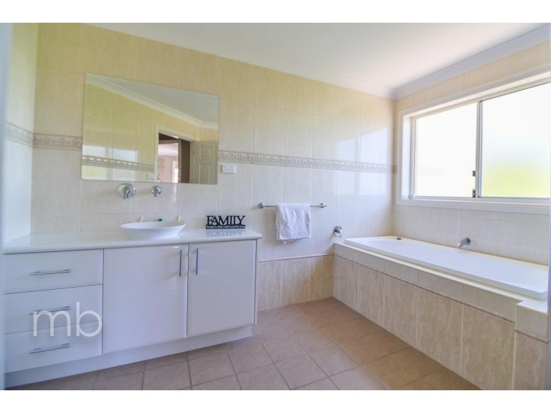 11 Juniper Place, Orange NSW 2800