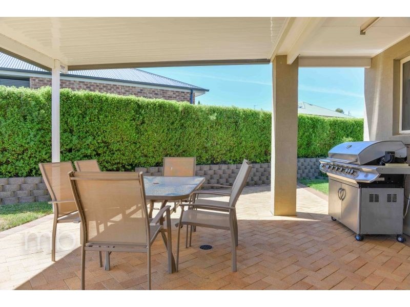 11 Juniper Place, Orange NSW 2800