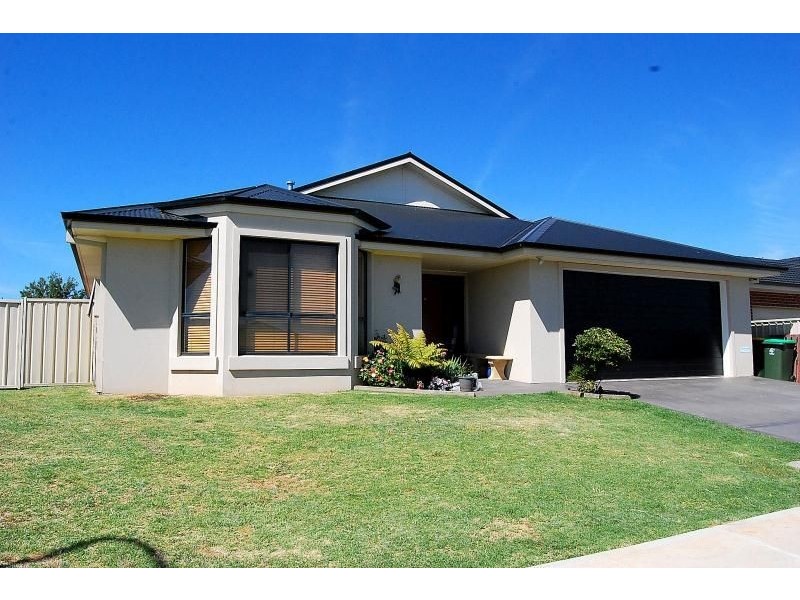 6 Romano Drive, Orange NSW 2800