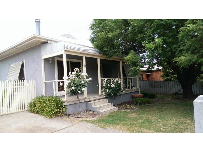 8 Kearneys Drive, Orange NSW 2800