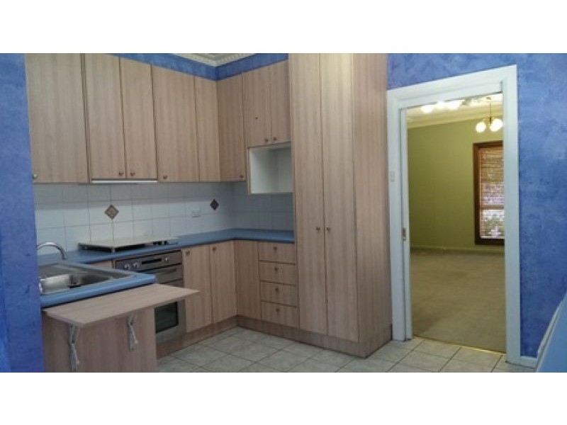 8 Kearneys Drive, Orange NSW 2800