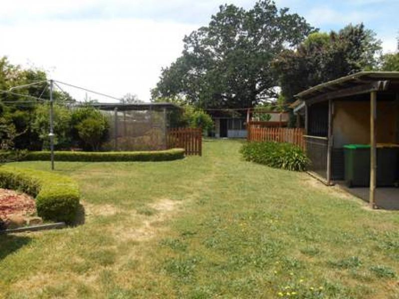 8 Kearneys Drive, Orange NSW 2800