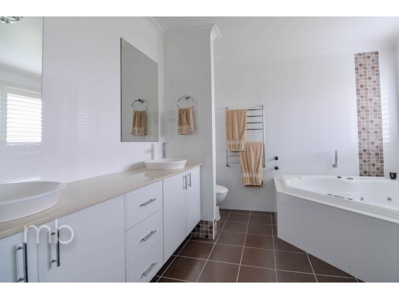 4 Avonlea Place, Orange NSW 2800