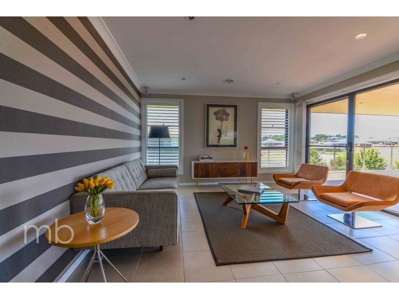 6 Collins Way, Orange NSW 2800