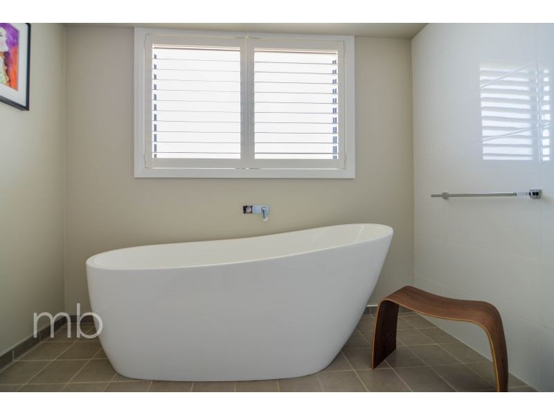 6 Collins Way, Orange NSW 2800