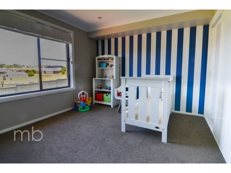 6 Collins Way, Orange NSW 2800