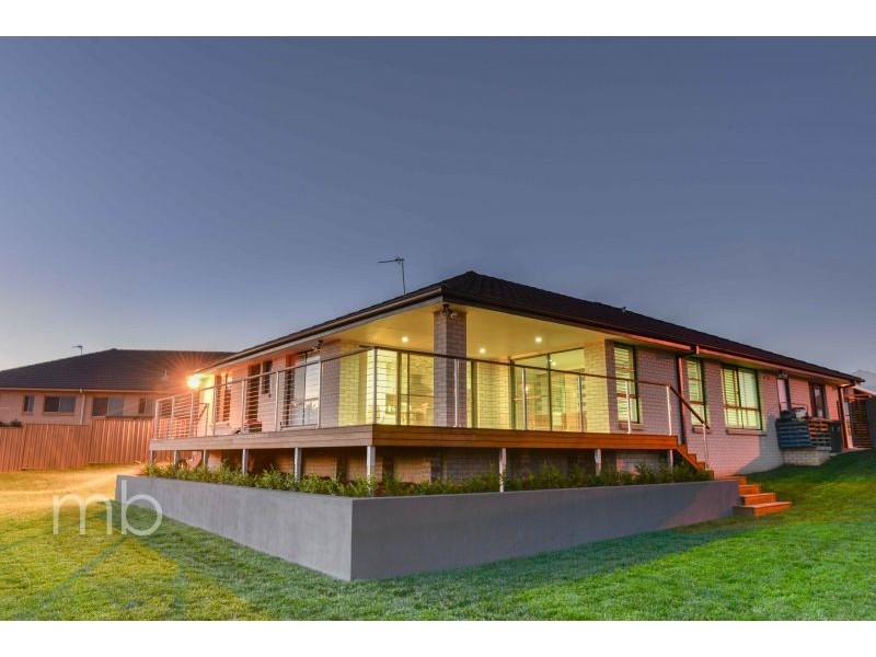 6 Collins Way, Orange NSW 2800