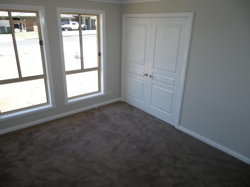 11 Candlebark Crescent, Orange NSW 2800