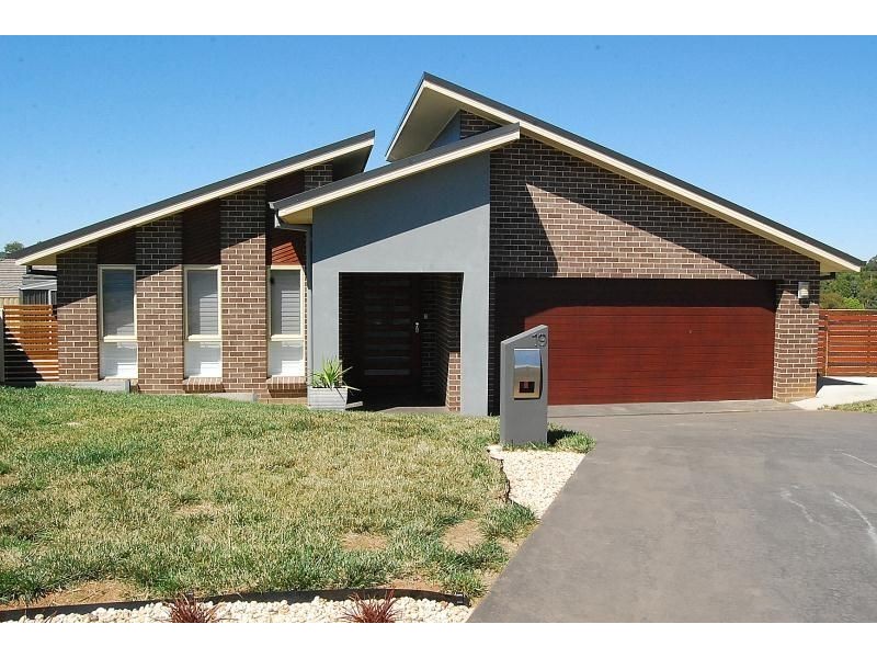 19 Bert Whiteley Place, Orange NSW 2800