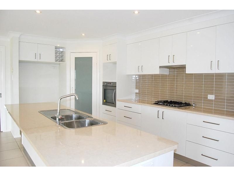 19 Bert Whiteley Place, Orange NSW 2800