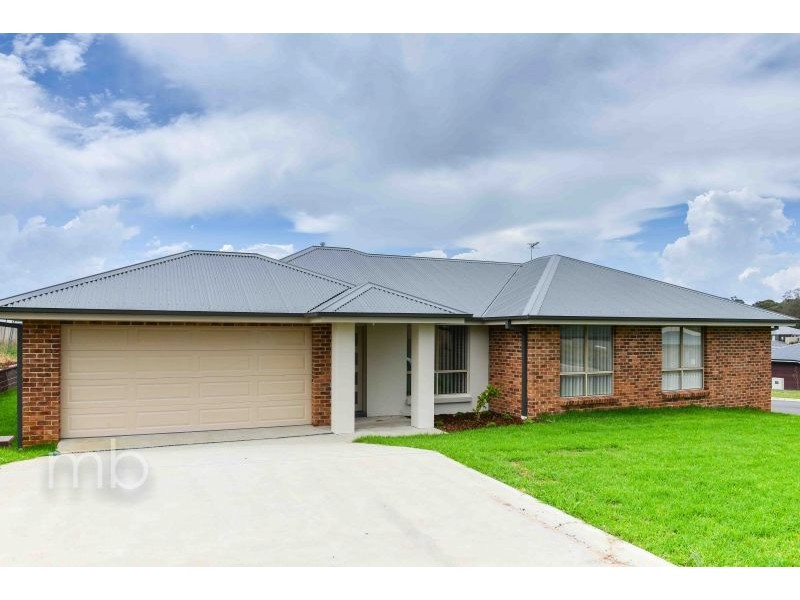 8 Glasson Drive, Orange NSW 2800