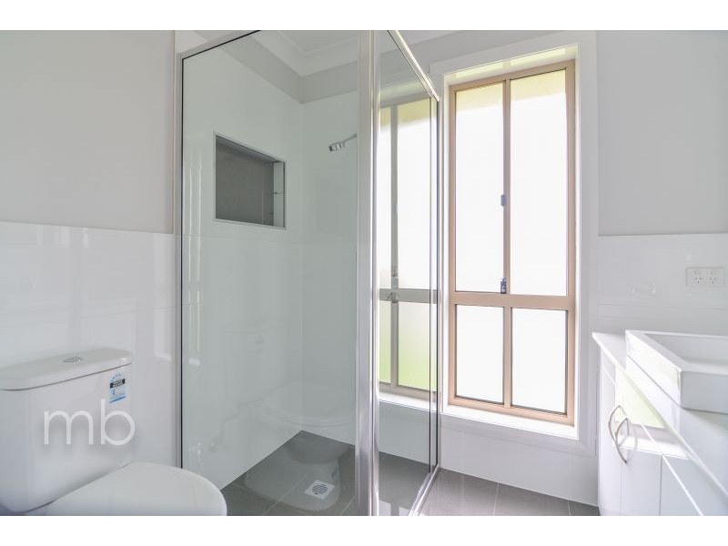 8 Glasson Drive, Orange NSW 2800