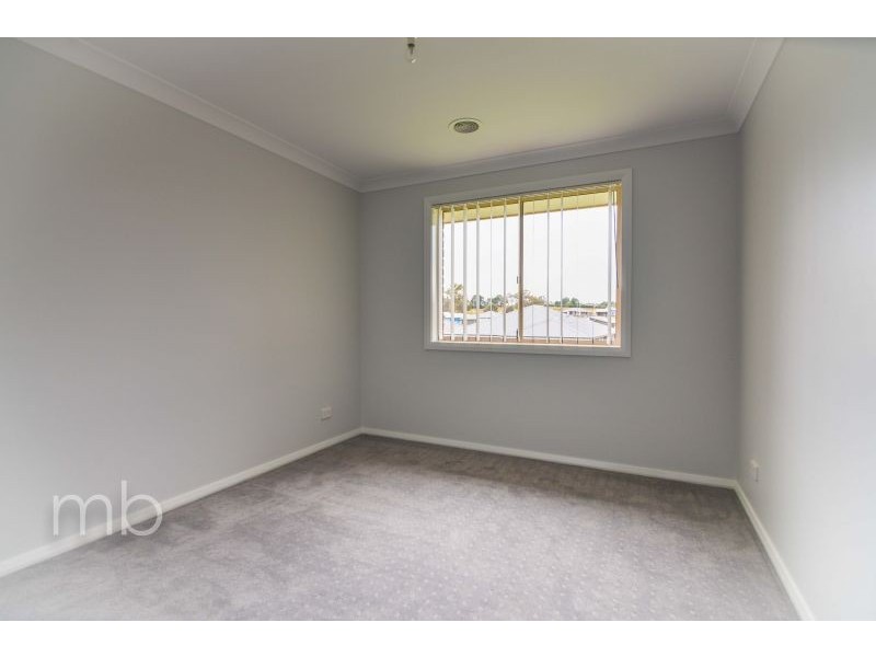 8 Glasson Drive, Orange NSW 2800