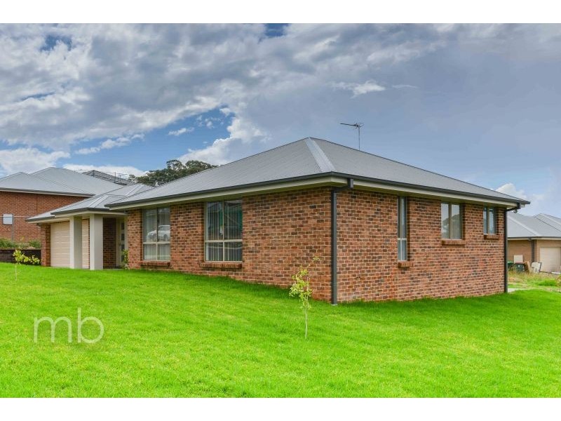 8 Glasson Drive, Orange NSW 2800