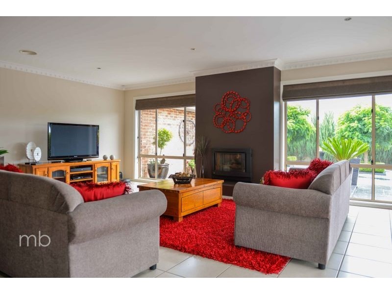18 Lisbon Circuit, Orange NSW 2800