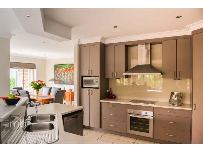 18 Lisbon Circuit, Orange NSW 2800