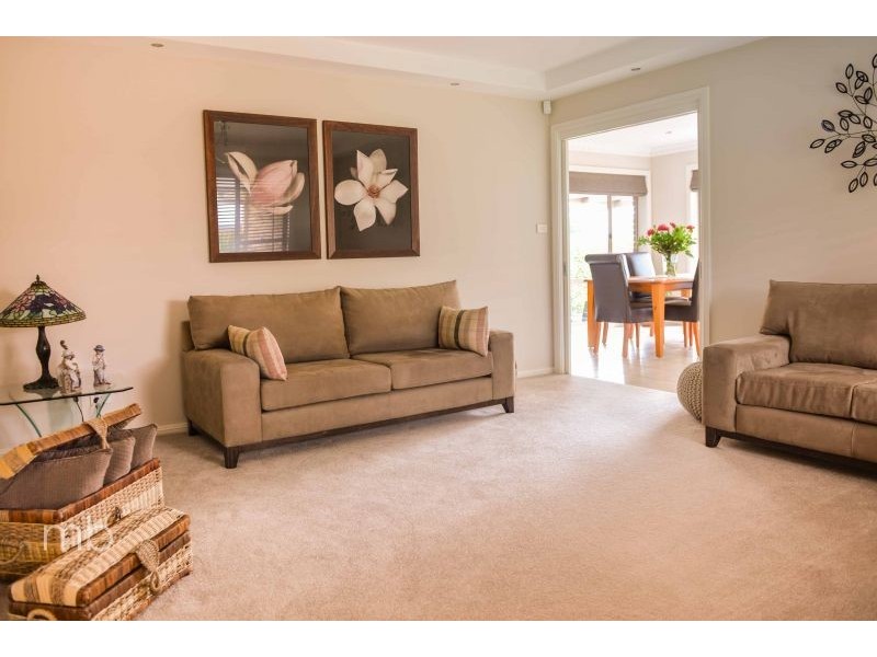 18 Lisbon Circuit, Orange NSW 2800