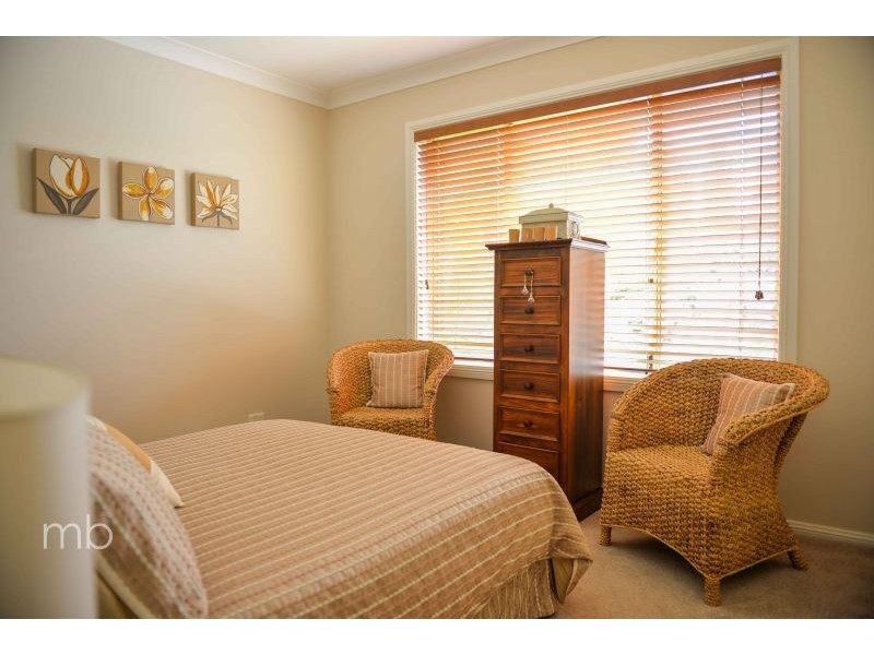 18 Lisbon Circuit, Orange NSW 2800