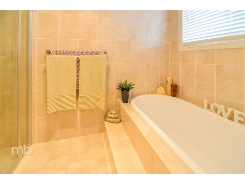 18 Lisbon Circuit, Orange NSW 2800