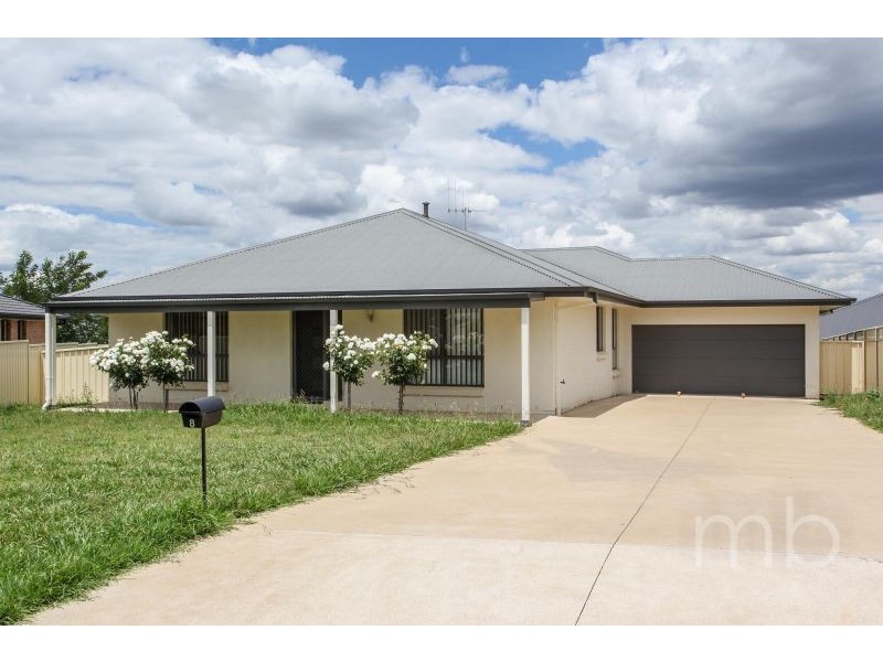 8 Valencia Drive, Orange NSW 2800