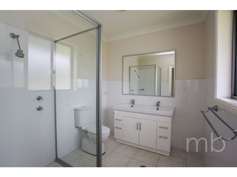 8 Valencia Drive, Orange NSW 2800