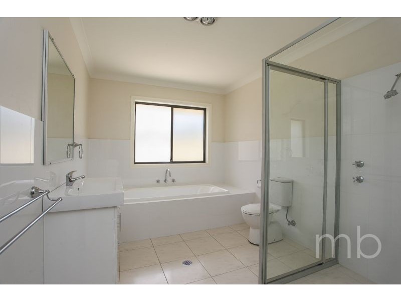 8 Valencia Drive, Orange NSW 2800