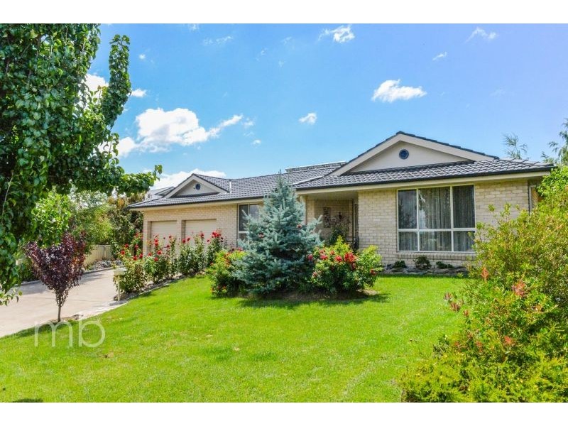 22 Bert Whiteley Place, Orange NSW 2800