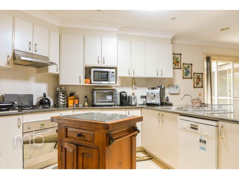 22 Bert Whiteley Place, Orange NSW 2800