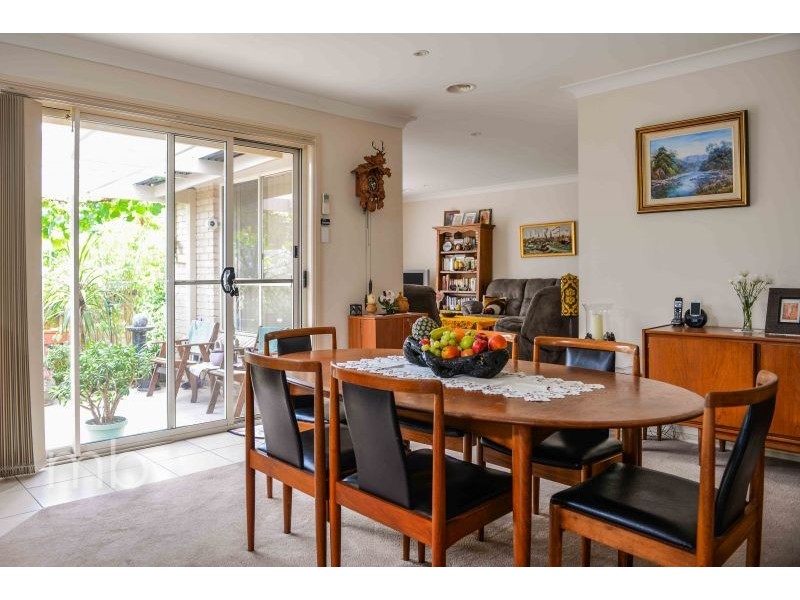 22 Bert Whiteley Place, Orange NSW 2800