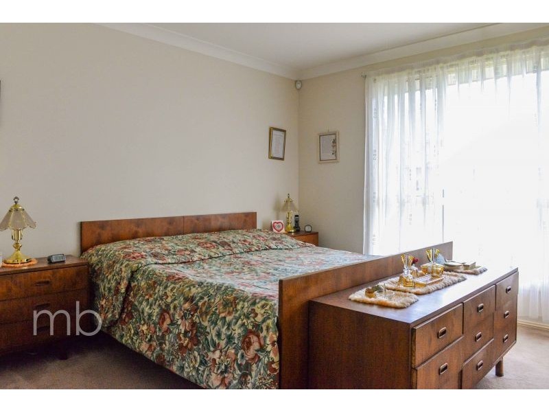 22 Bert Whiteley Place, Orange NSW 2800