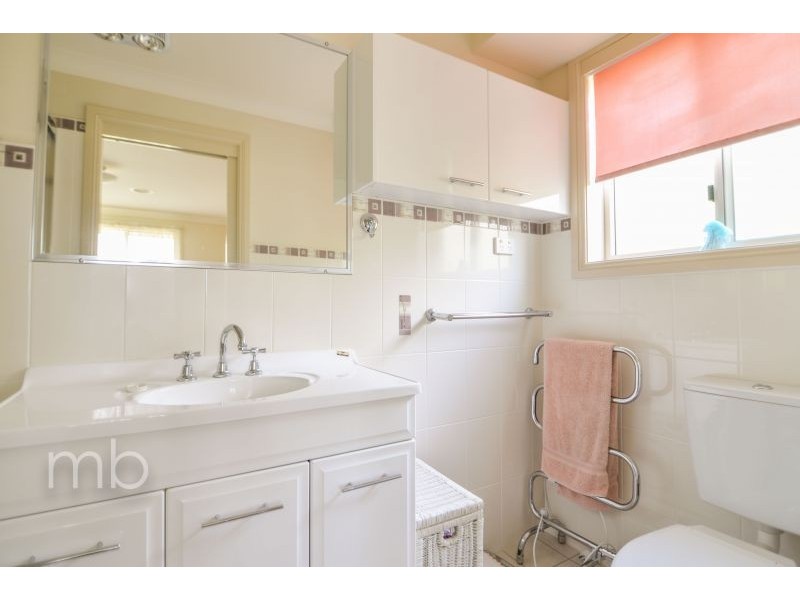 22 Bert Whiteley Place, Orange NSW 2800