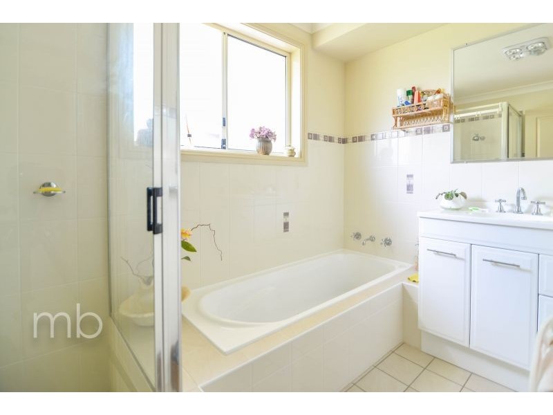 22 Bert Whiteley Place, Orange NSW 2800