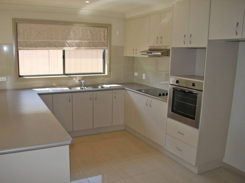 4b Rutherford Place, Orange NSW 2800