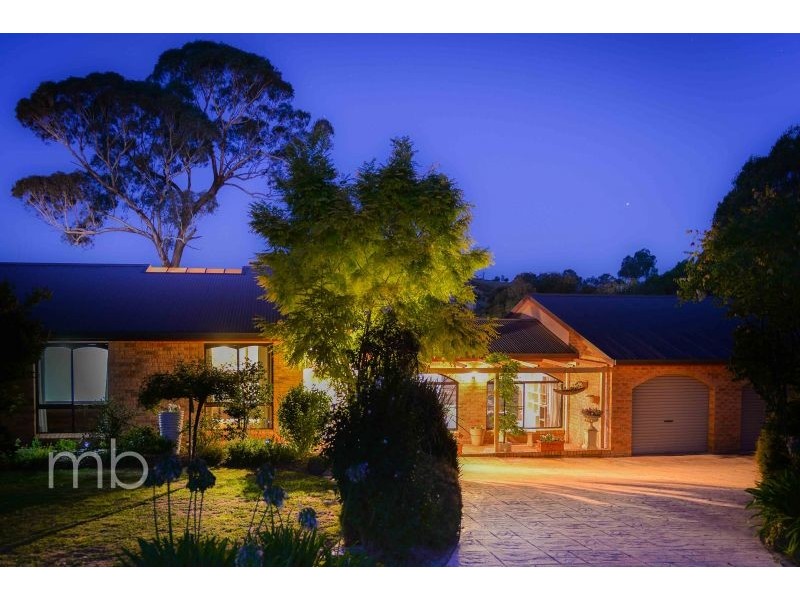2 Don Peters Place, Orange NSW 2800