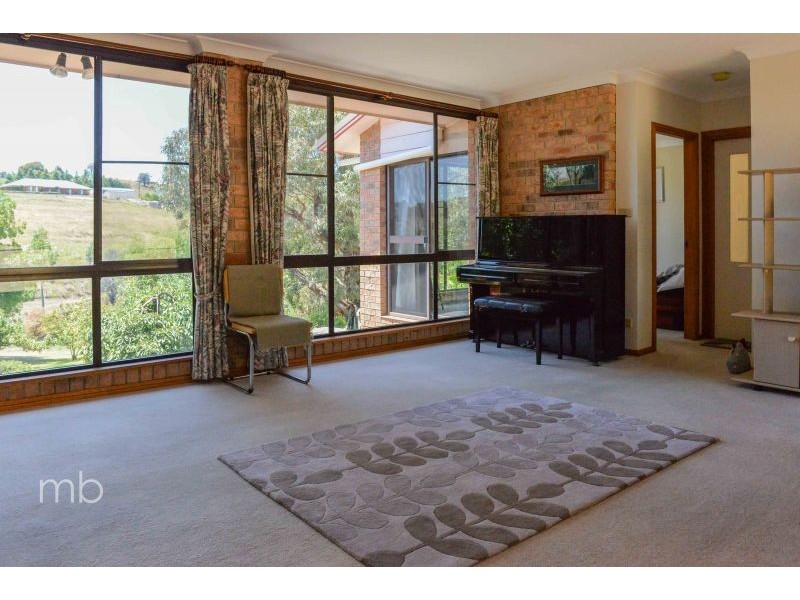2 Don Peters Place, Orange NSW 2800