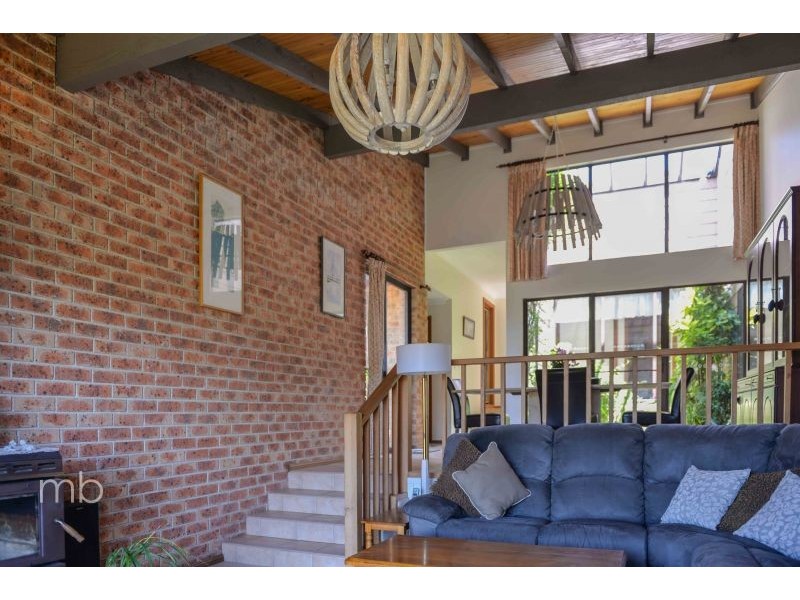 2 Don Peters Place, Orange NSW 2800
