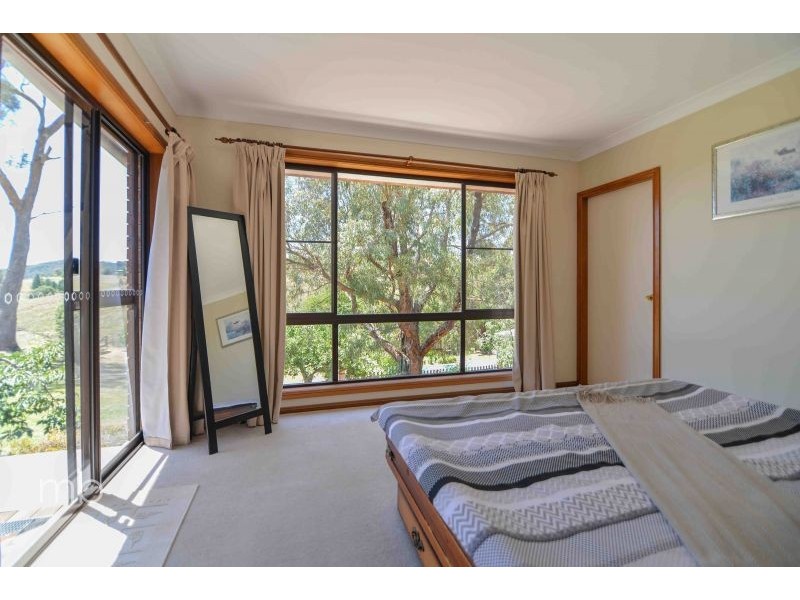 2 Don Peters Place, Orange NSW 2800