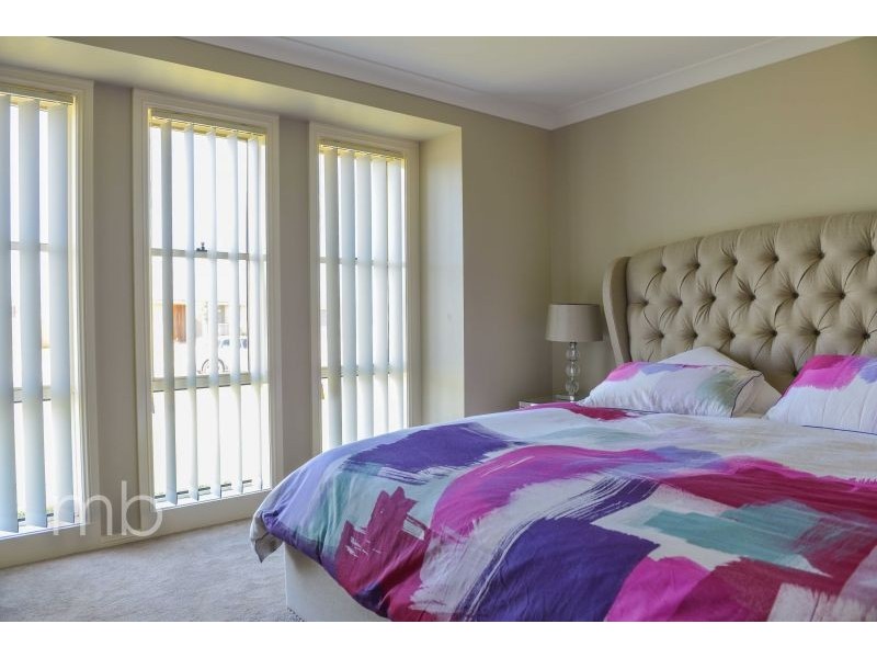 100 Diamond Drive, Orange NSW 2800