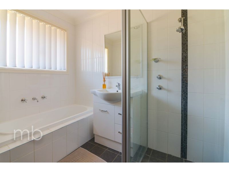 100 Diamond Drive, Orange NSW 2800