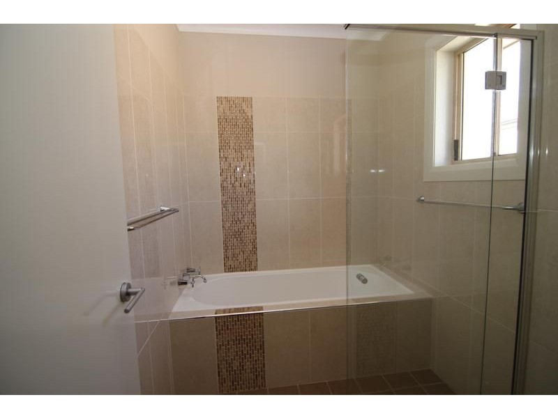 7 Diamond Drive, Orange NSW 2800