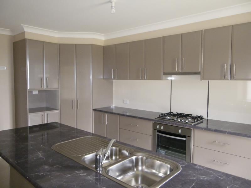 33 Robinson Court, Orange NSW 2800