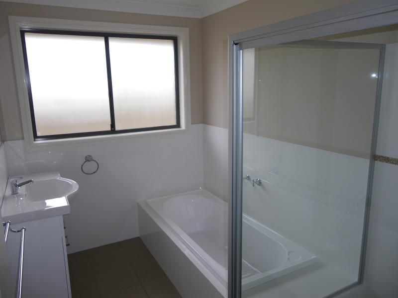 33 Robinson Court, Orange NSW 2800