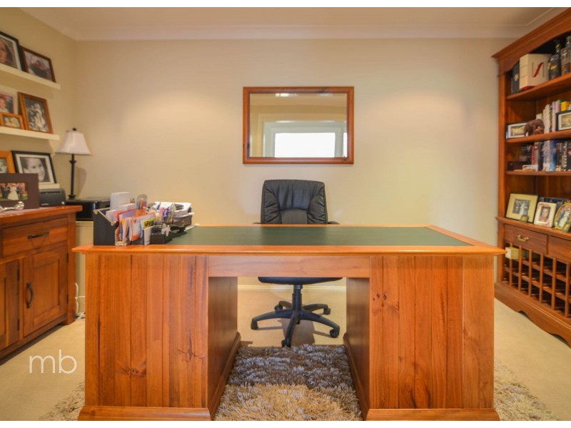42 William Maker Drive, Orange NSW 2800