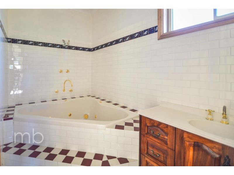 17 Braemar Circuit, Orange NSW 2800