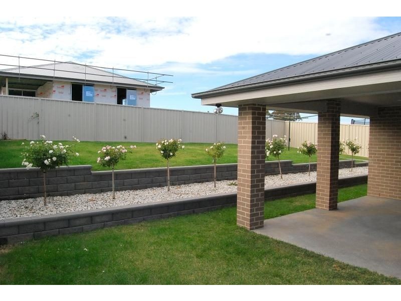 76 William Maker Drive, Orange NSW 2800