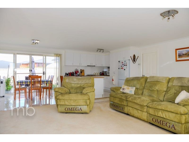 2 Jade Avenue, Orange NSW 2800