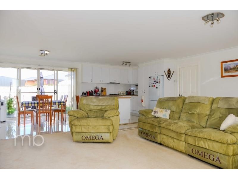 2 Jade Avenue, Orange NSW 2800