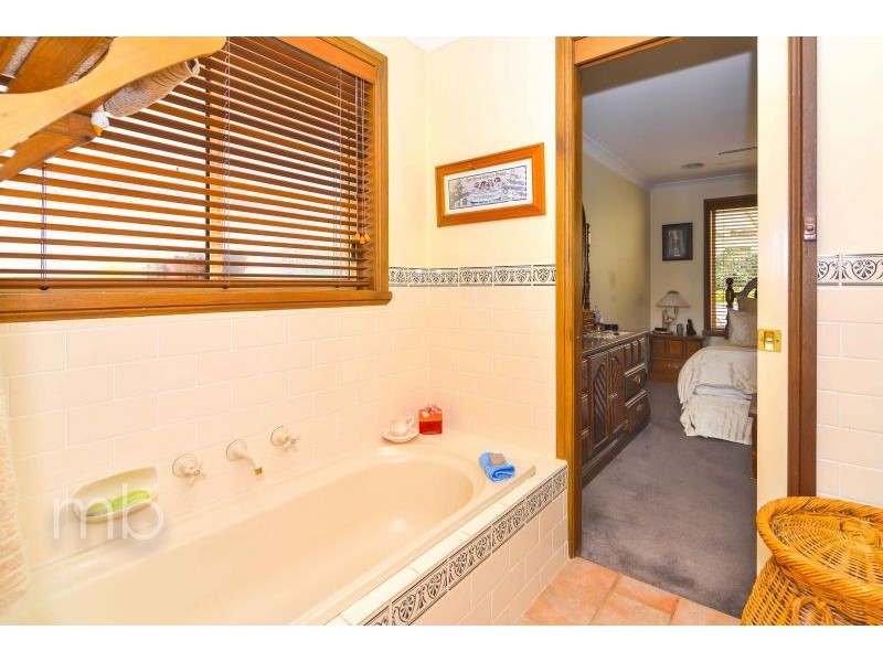 16 Turner Crescent, Orange NSW 2800