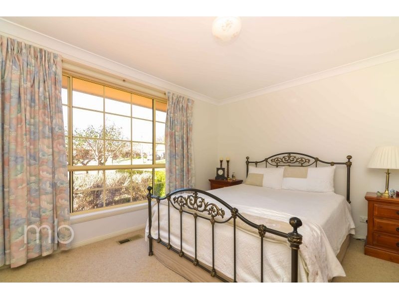 6 Nancy Place, Orange NSW 2800